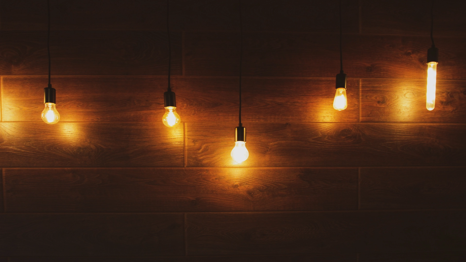 Light bulbs on brown wall in dark basement